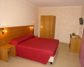 Hotel Corona - San Giovanni Rotondo - Habitación