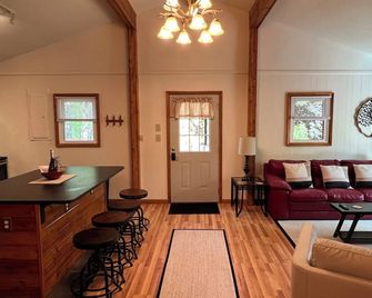 Cozy Home & Cabin near Seven Points at Raystown Lake, Holiday Hills - Huntingdon - Huiskamer