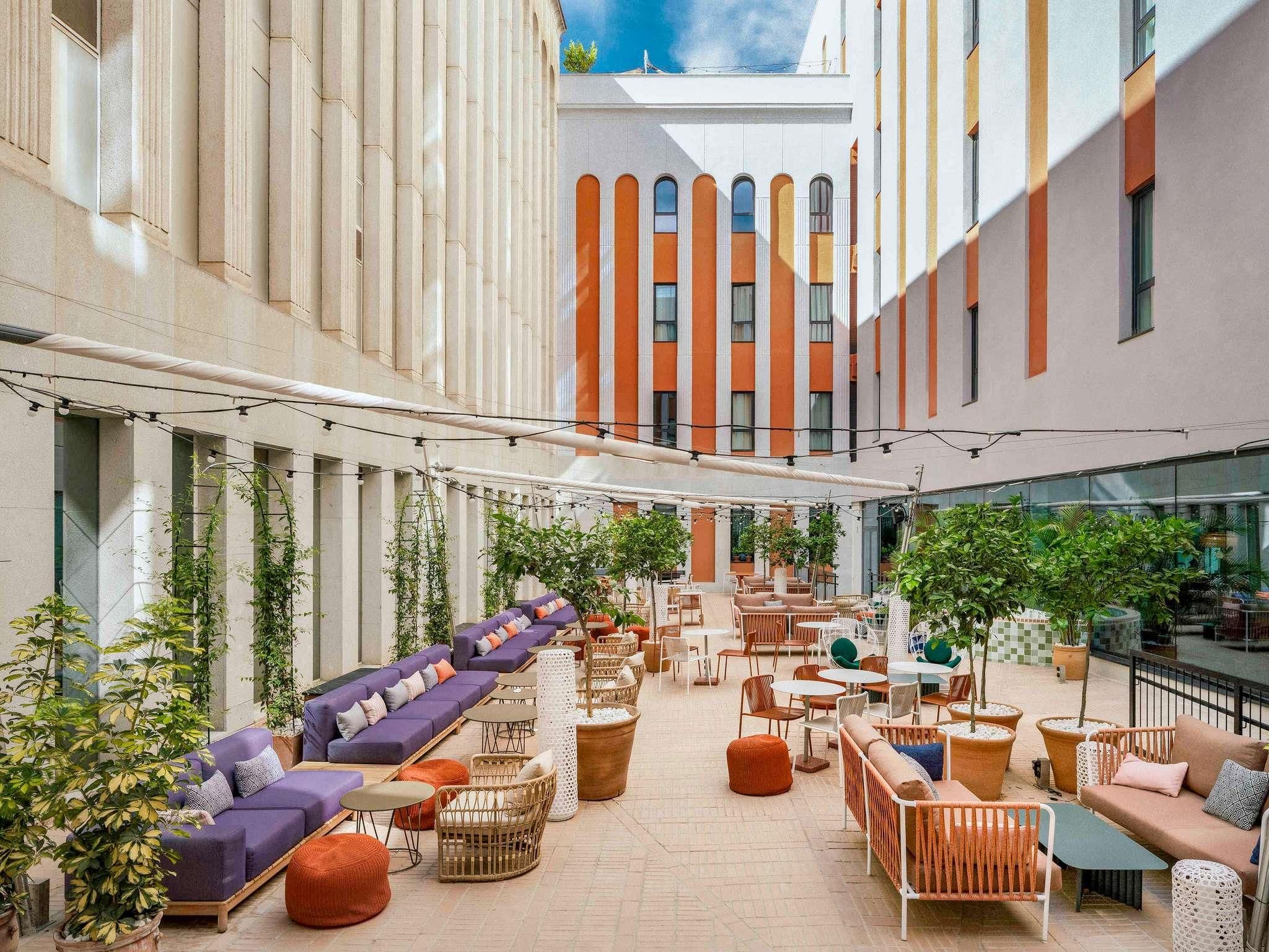 ibis Styles Sevilla City Santa Justa - Sevilha - Pátio