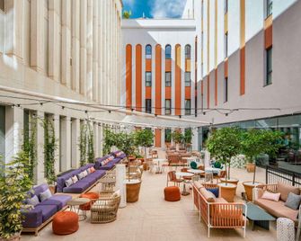 ibis Styles Sevilla City Santa Justa - Sevilha - Pátio