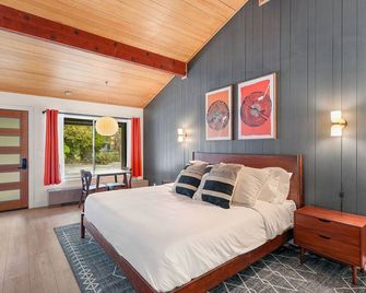 Cave Springs Resort - Dunsmuir