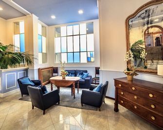 هوتل إليتو - San Remo - ردهة