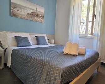 Pensione Sorriso - Vernazza - Bedroom