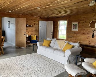 Trailboss Cabin near Mammoth Cave at Noble Pine Campground - Mammoth Cave - Sala de estar