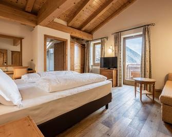 Hotel Ravelli - Mezzana - Camera da letto