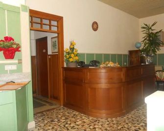 Albergo Belvedere - La Spezia - Lễ tân