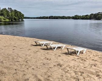Tomahawk Cottage w/ Fire Pit & Lake Access! - Tomahawk - Beach