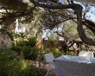 Studio apartment in an ancient church that is deserted - Giglio Castello - Patio