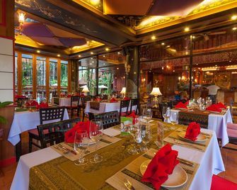 Royal Phawadee Village Patong - 2 Minutes walk to the beach - פאטונג - מסעדה