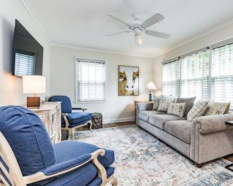 Comfortable and Quiet Condo near the Village and NC State - Raleigh - Sala de estar