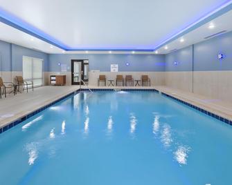 Holiday Inn Express & Suites - Painesville - Concord, An IHG Hotel - Painesville - Pool