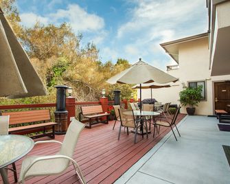 Colton Inn - מונטריי - פטיו