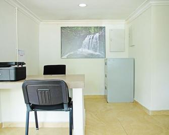Capital O 90557 Dedsaan Beach Village - Kota Belud - Comedor