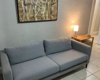 Lenny's Southy Hostel - St. Petersburg - Living room
