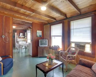 Grandmas Cottage With Sunroom Walk To Be - Old Saybrook - Wohnzimmer