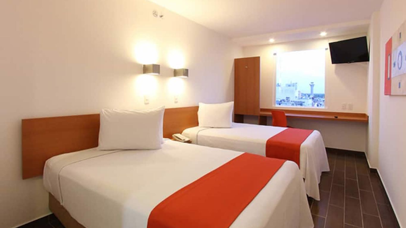 One Saltillo Derramadero