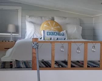 Beach themed Tiny-Home in serene city of Erda - Tooele