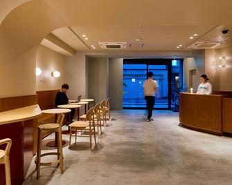 Hotel Plus Hostel Tokyo Asakusa 2 - Tokyo - Front desk