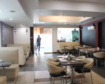 Aa Hotels & Resorts - Kala Amb - Kāla Āmb - Restaurante