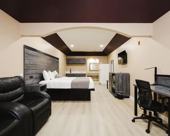 Sapphire Inn & Suites - Channelview