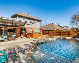 Rockwall Lux RetreatPool&SpaCovered Patio-5min walk downtown-Parks-Trails-Lake - Rockwall - Pool