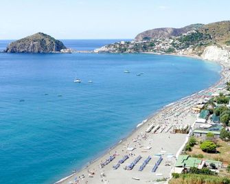 2 Bedroom Nice Apartment In Ischia - Ischia - Beach