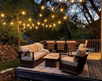 Magical Hobble Creek Cottage 5 Min Walk to Golf - Springville - Innenhof
