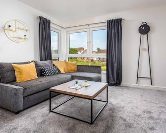 Walker Suite No82 - Donnini Apartments - Kilmarnock - Living room
