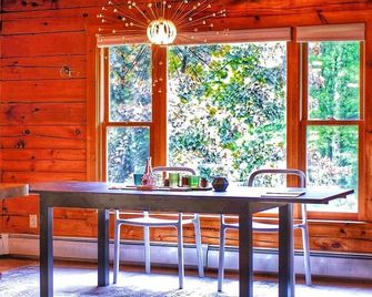 Secret Catskill Cabin - Roxbury - Comedor