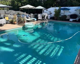 Private back house for rent in beautiful Glendale! - Glendale - Pool