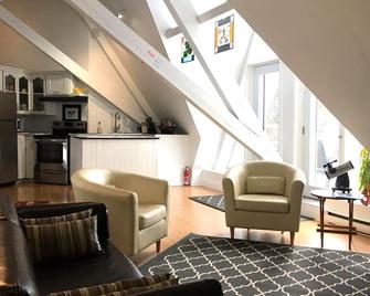 Bright Unique Creative Loft in a Historic Gothic Stone Church with Bell Tower - Perth - Living room