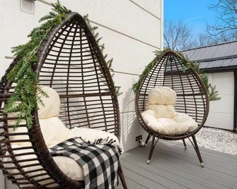 Luxe Lodges on Lake Erie - Port Dover - Patio