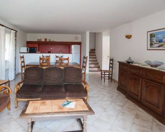 A super Mas de Provence in enclosed space with its private pool of 9mx4m - Bormes-les-Mimosas - Wohnzimmer