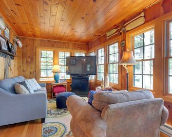 Lakefront Cabin with Private Dock and Fire Pit! - Minocqua - Living room