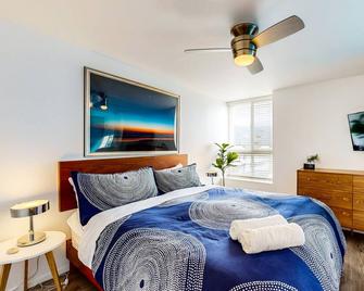 Contemporary Condo | Mountain Views & Balcony | 1 Block to Beach - Carpinteria - Bedroom