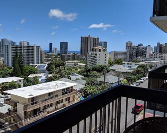 Clean\/Chic\/Secure Studio 30 Nt Minimum, Free Private Parking, Laundry,wifi, Pool - Honolulu - Balcony