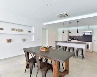 Stunning 2 Bd Ocean View - Terraces Lt Bay - Little Bay - Dining room