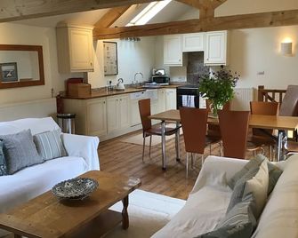 Stunning Barn Conversion With Lovely views of Traditional Village Green - Green Hammerton - Sala de estar