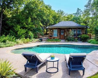 Paradise in the country. Guest house with pool. - Weatherford - Pool