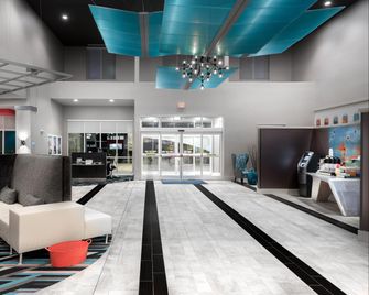 Holiday Inn Express & Suites Charlotte Airport By IHG - Charlotte - Resepsjon