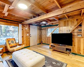 The Cozy Govy Cabin - Government Camp - Living room