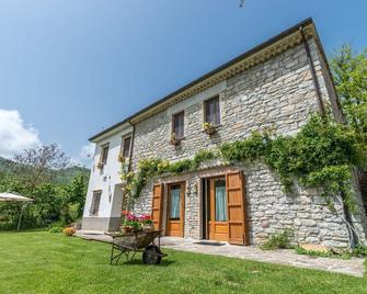 Masseria Acquasalsa AgnoneMasseria in pietraAppartamento Margherita - Agnone - Gebäude