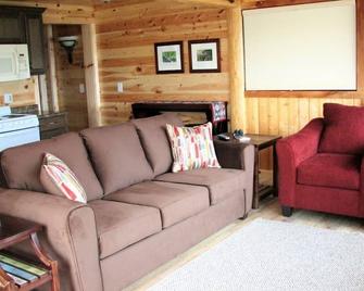 Gorgeous 2 Bedroom on Nelson Lake w/ Direct to miles of Snowmobile trails - Hayward - Living room
