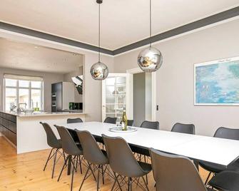 12 Person Holiday Home in Nyborg - Nyborg - Eetruimte