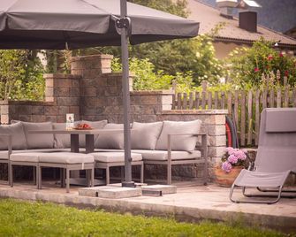 Studio Apartment 'Jelerhof Apt Dolomitenblick' with Mountain View, Shared Garden and Wi-Fi - Valle di Casies/Gsies - Patio