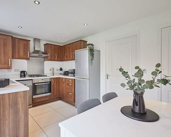 Host & Stay - Polwell Road - Market Harborough - Kitchen