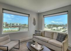 Lively Beach - Corpus Christi - Living room