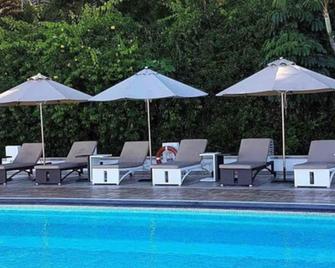 Crows Nest Resort - Sigatoka - Piscina
