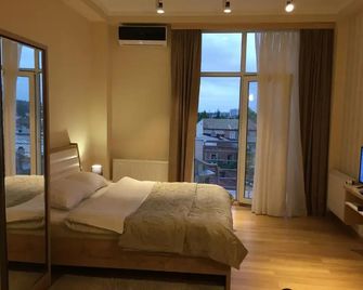 Happy Stay Hotel - كوتايسي - غرفة نوم