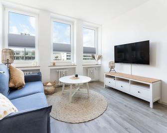 Himmelsstürmer Apartments by Stay Awesome - Kassel - Living room